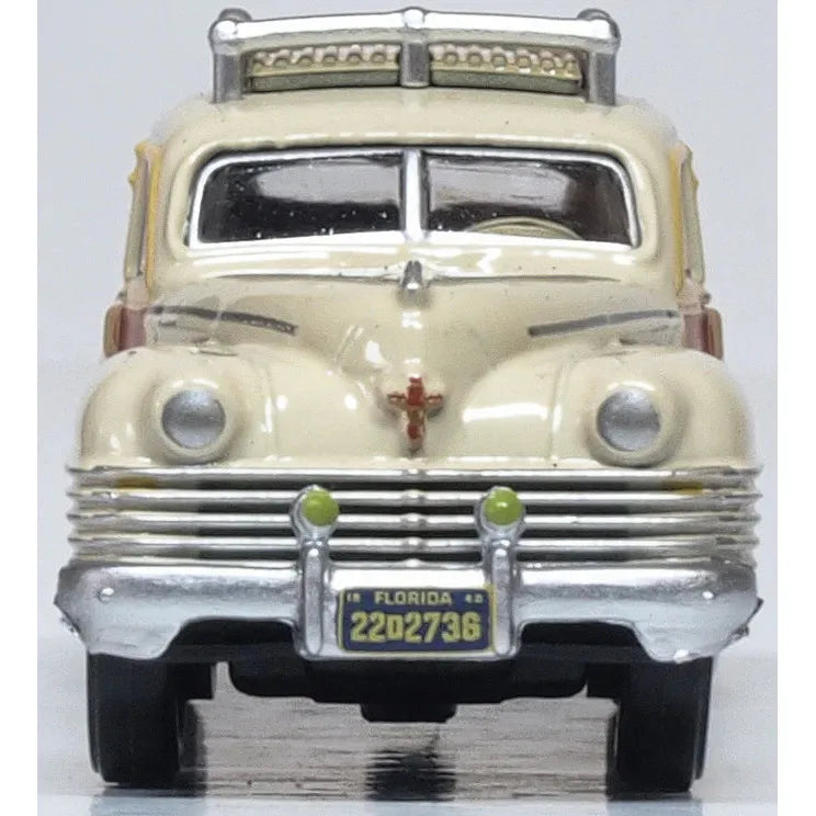 1/87 Chrysler T & C Woody Wagon 1942 Catalina Tan