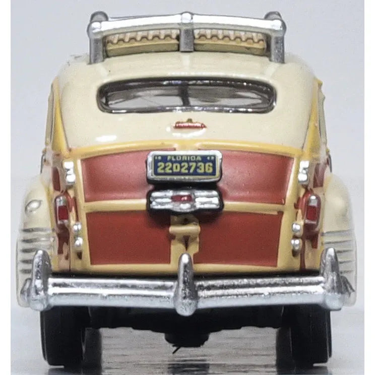 1/87 Chrysler T & C Woody Wagon 1942 Catalina Tan
