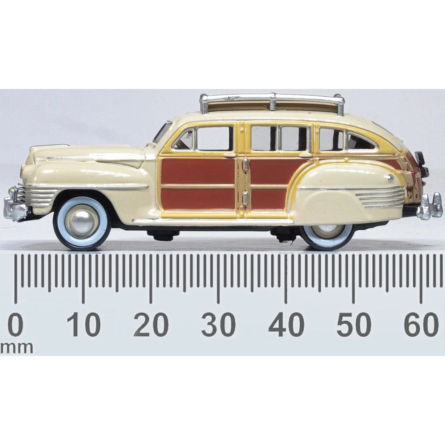 1/87 Chrysler T & C Woody Wagon 1942 Catalina Tan
