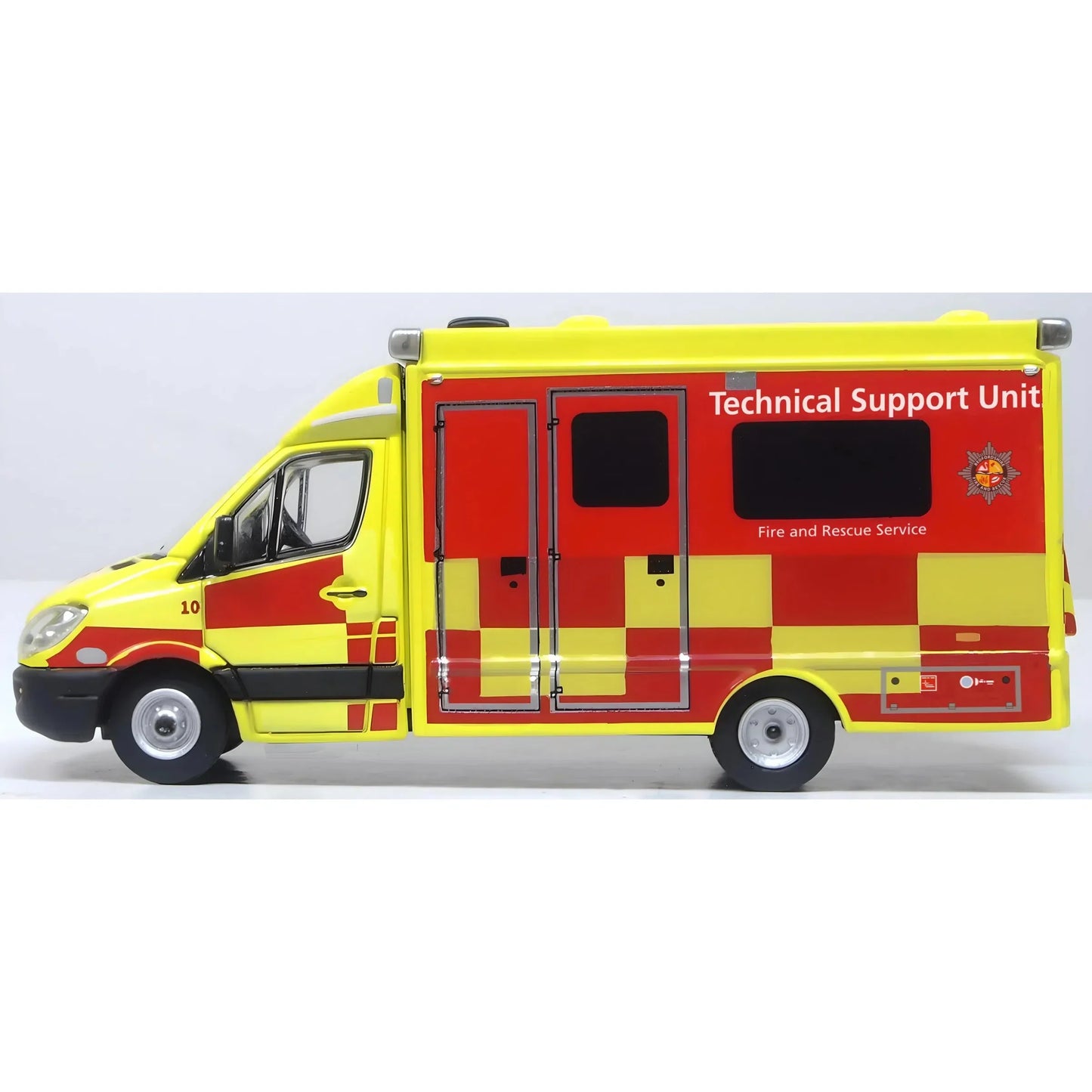 1/76 Mercedes Bedfordshire Fire & Rescue Service