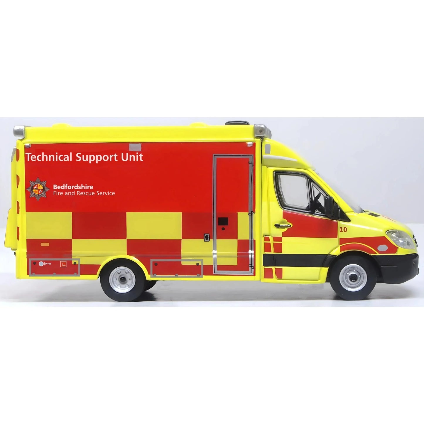 1/76 Mercedes Bedfordshire Fire & Rescue Service