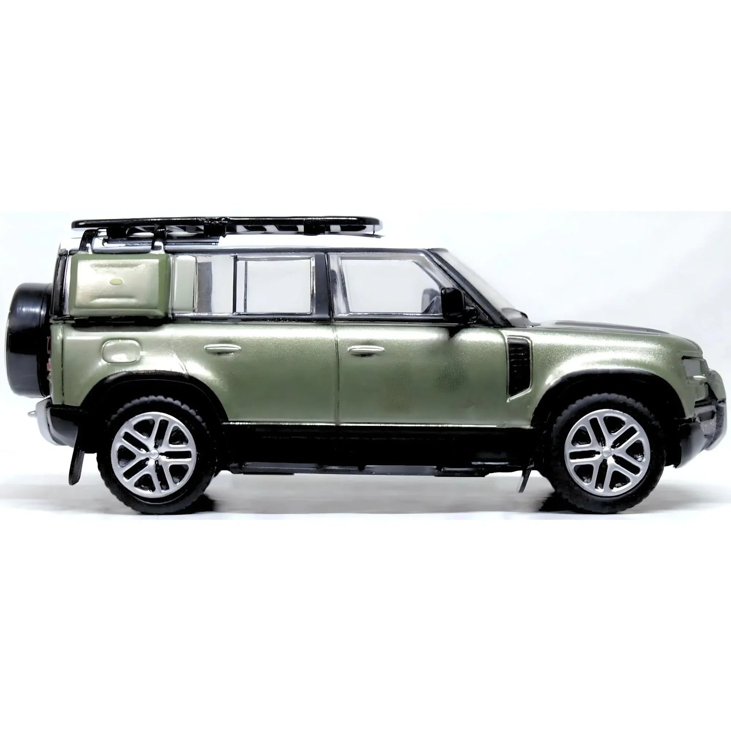 1/76 New Land Rover Defender 110 Pangea Green