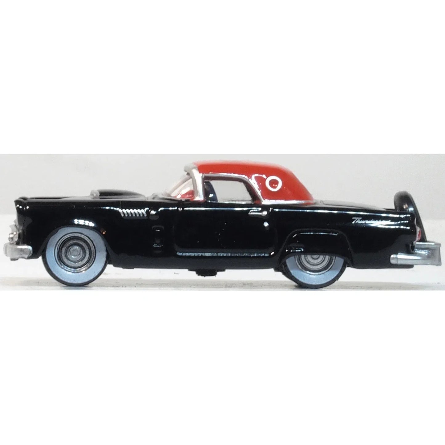 1/87 Ford Thunderbird Raven Black/Fiesta Red 1956